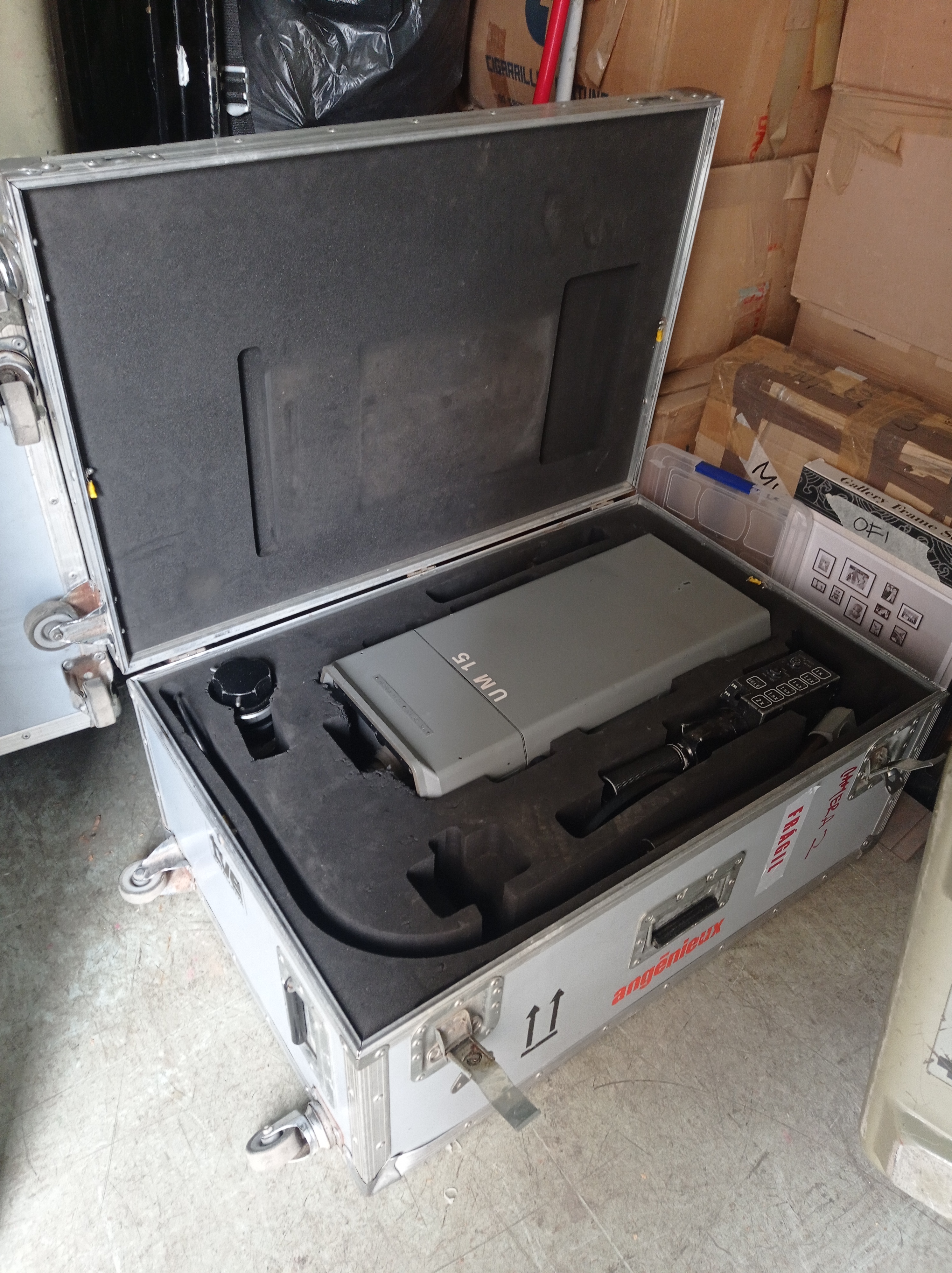 camara tv brodcasting video ruedas plastico metal (250eu) 2u.